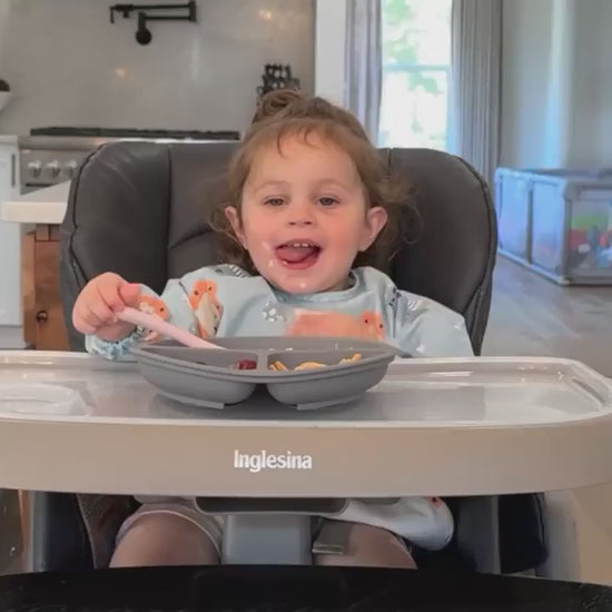 30 second Intro to the Nombear Baby Weaning Bib, Dinos Design