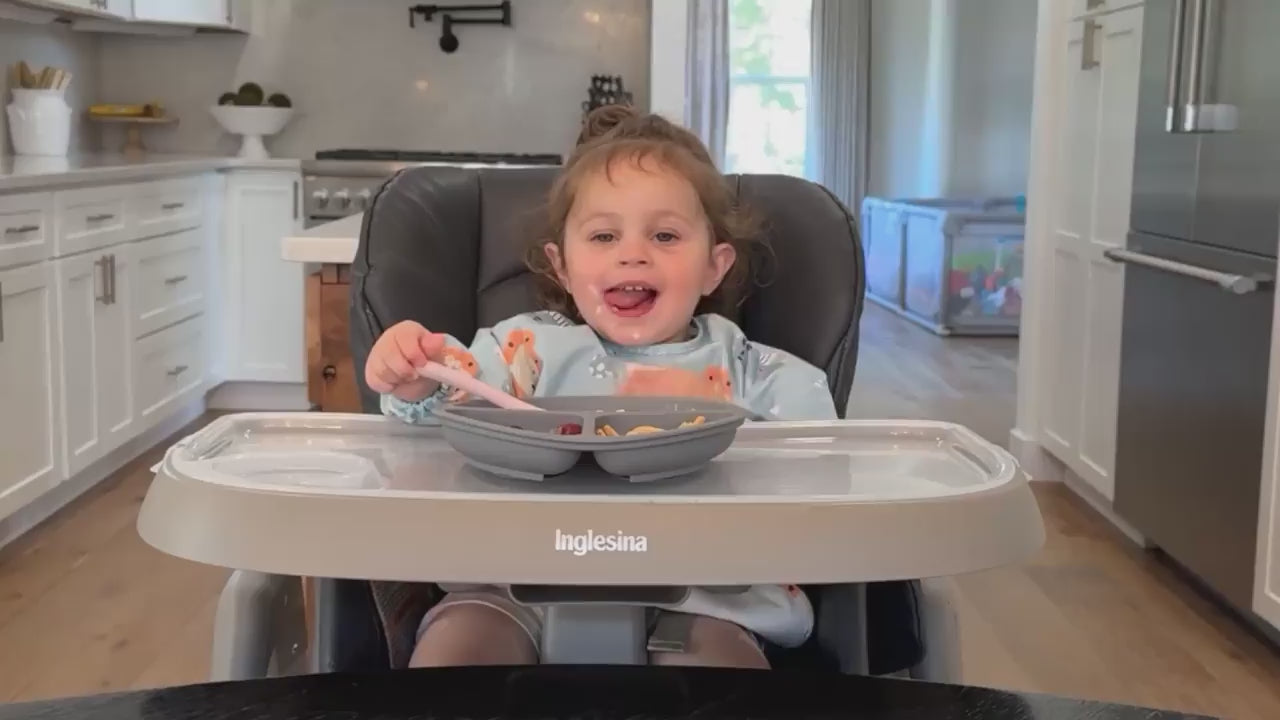 30 second Intro to the Nombear Baby Weaning Bib, Dinos Design